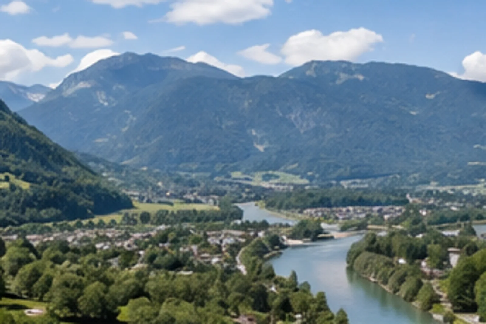 Bad Reichenhall: Saalachtal mit bewaldeten Vorbergen
