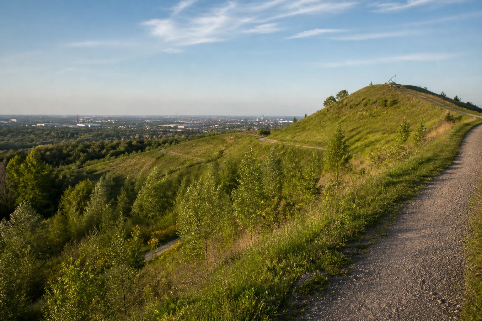 Grüner Haldenweg auf der Halde Schwerin in Castrop-Rauxel
