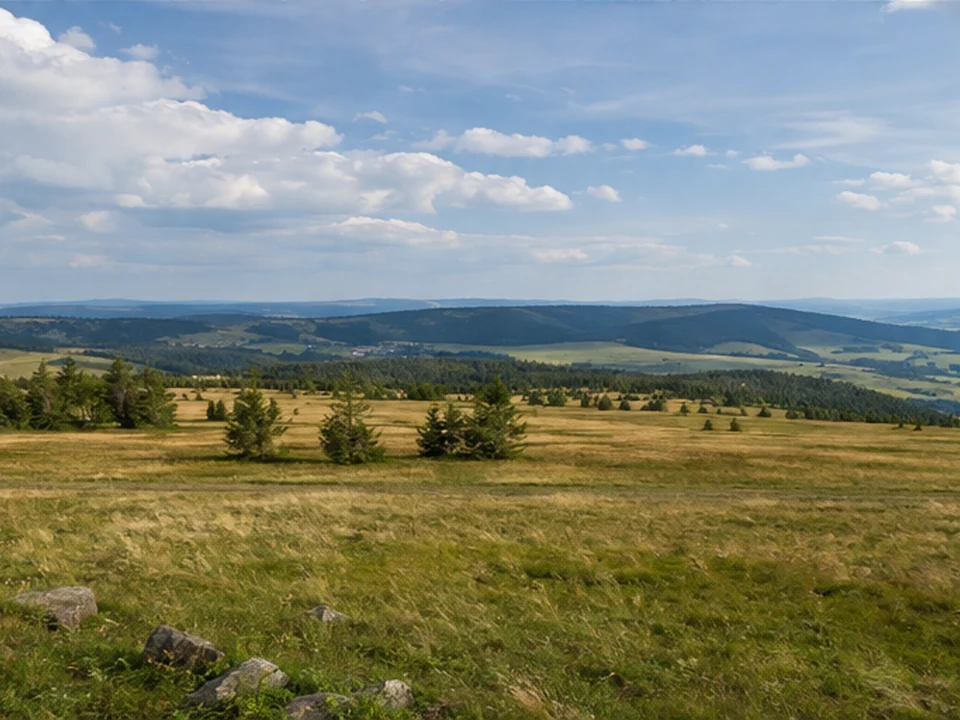 Lange Rhön: weite Matten über Leubach