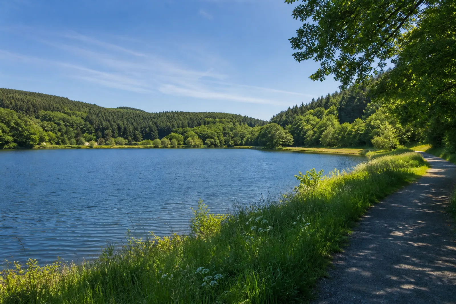 Wanderweg an der Bevertalsperre