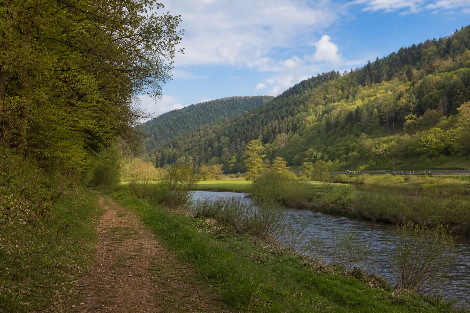 Wanderweg entlang der Urft bei Kall
