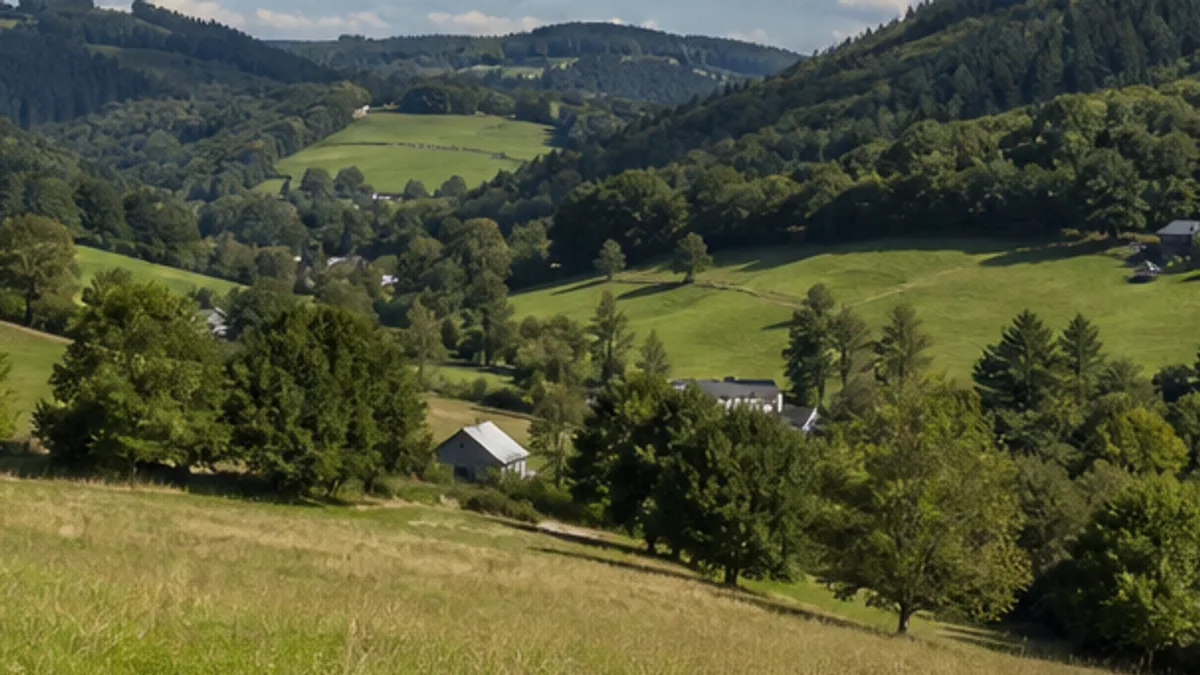 Wiesenweg über dem Volmetal
