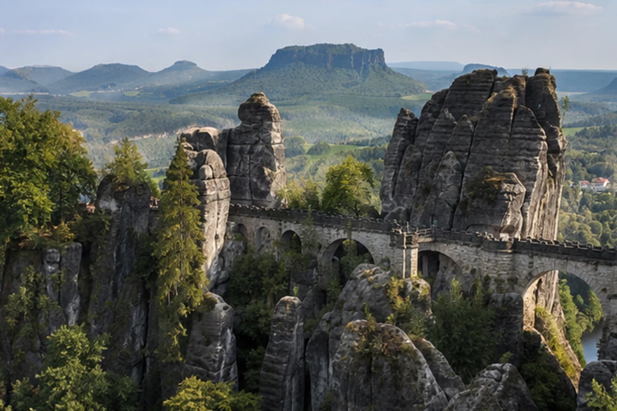 Bastei: Felsbrücke oberhalb von Niederrathen