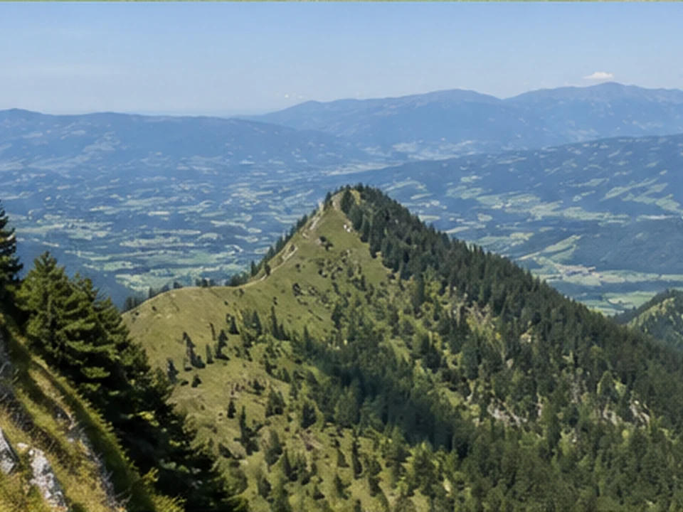 Nagelfluhkette: felsig-grüner Grat über dem Vorland