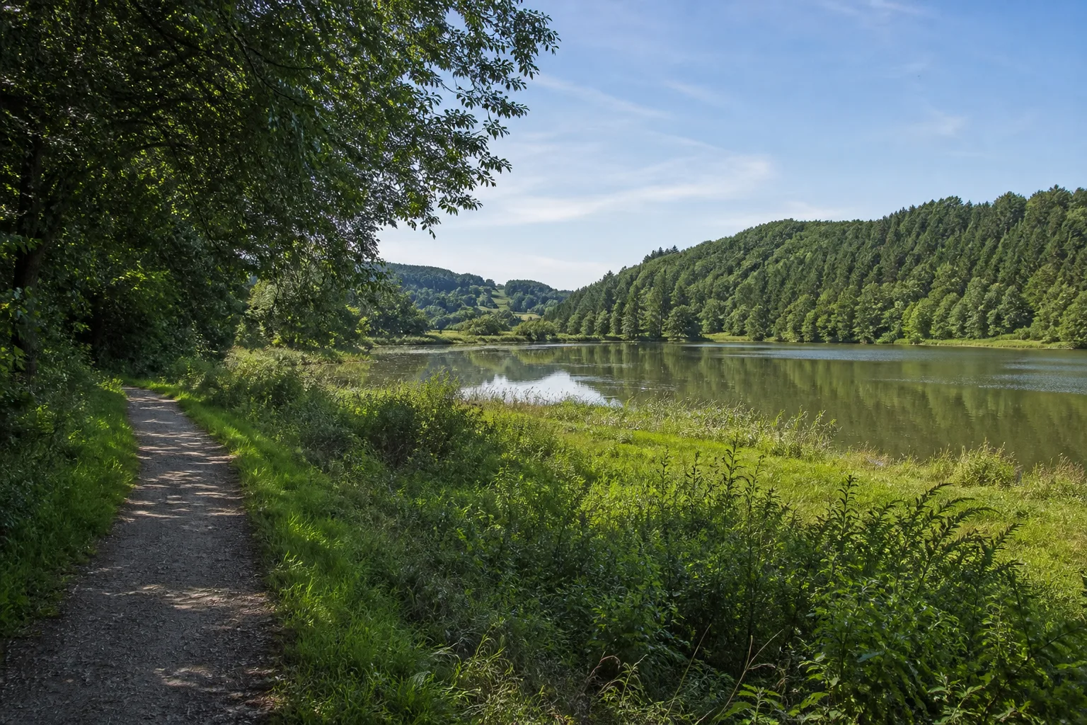 Wanderweg am Olper Obersee