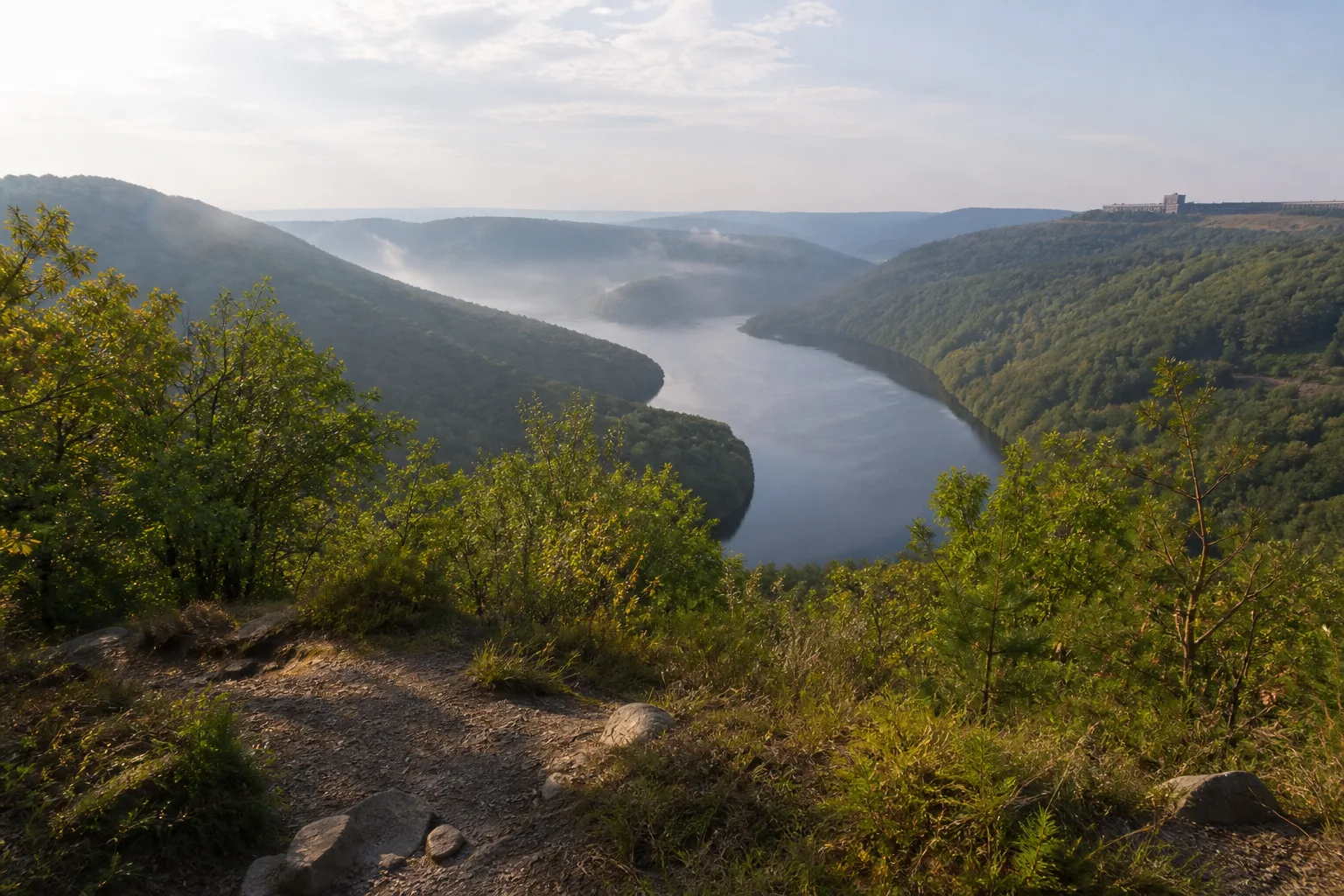 Blick vom Vogelsang-Plateau auf den Urftsee bei Schleiden