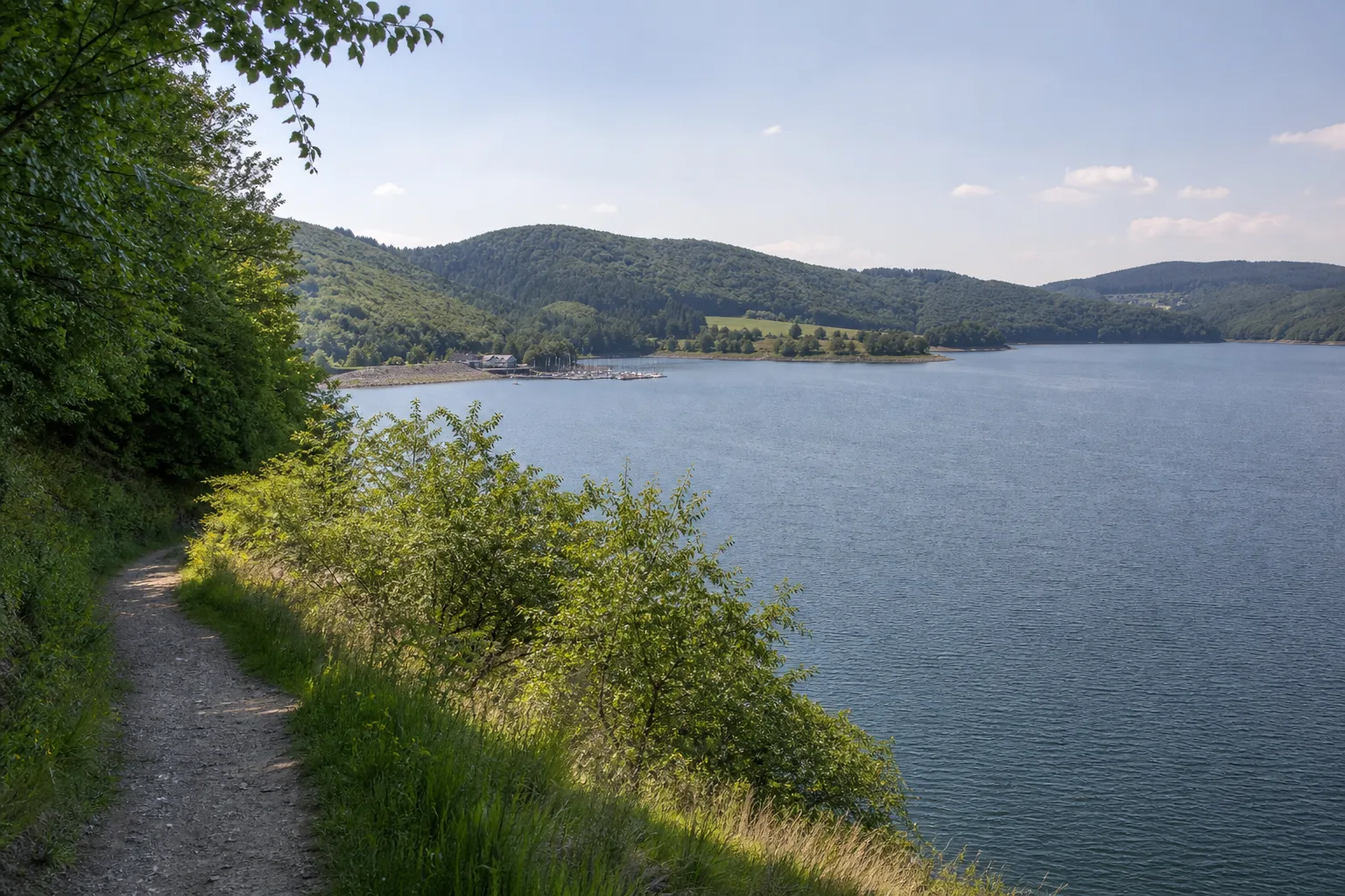 Uferlandschaft am Rursee bei Simmerath-Rurberg