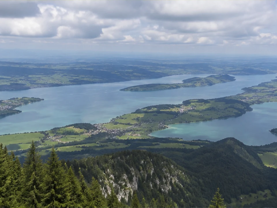 Tegelbergblick: weite Aussicht über Forggensee und Alpenvorland